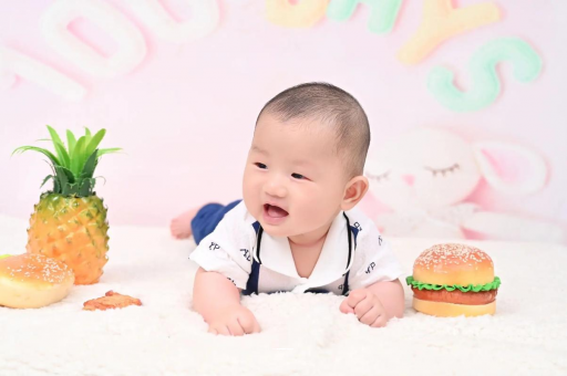 玉树宝宝在妈妈肚子里
